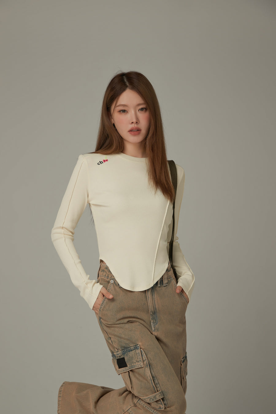 CHUU Embroidery Side Cut T-Shirt