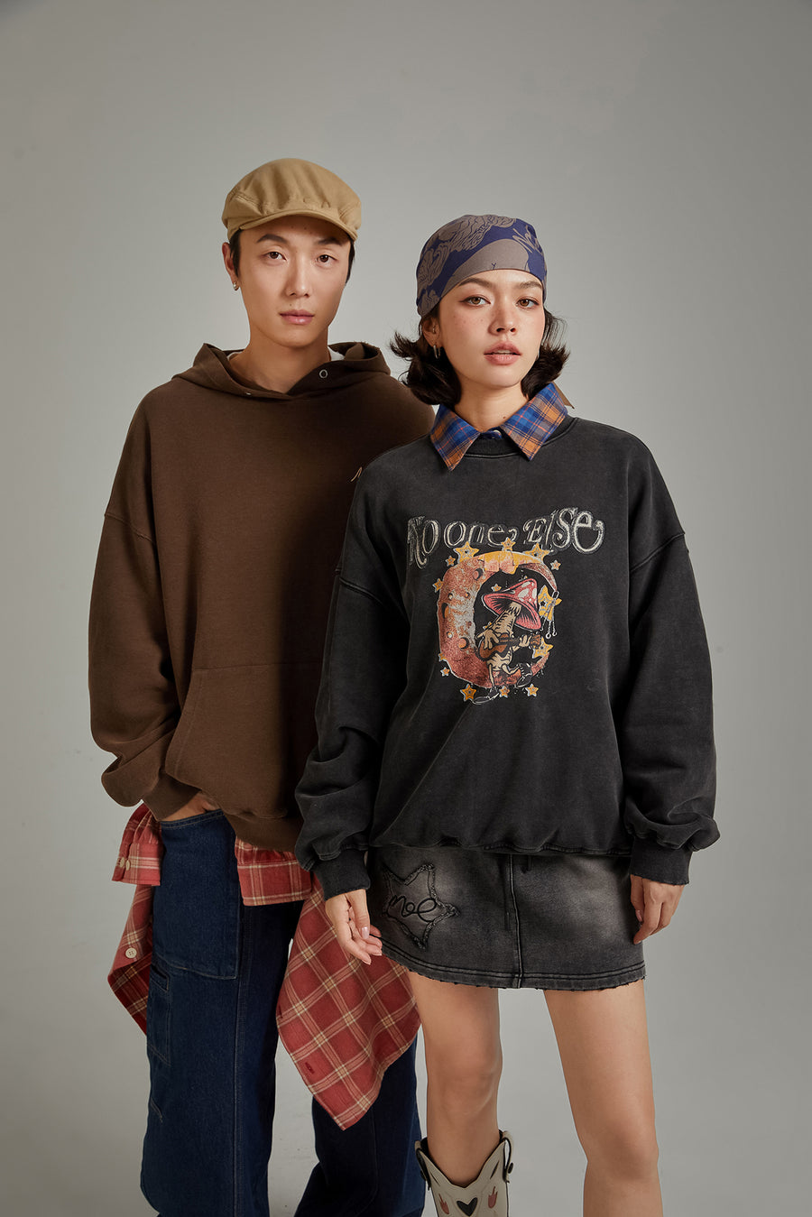 CHUU Printed Mushroom Moon Oversized Sweatshirt