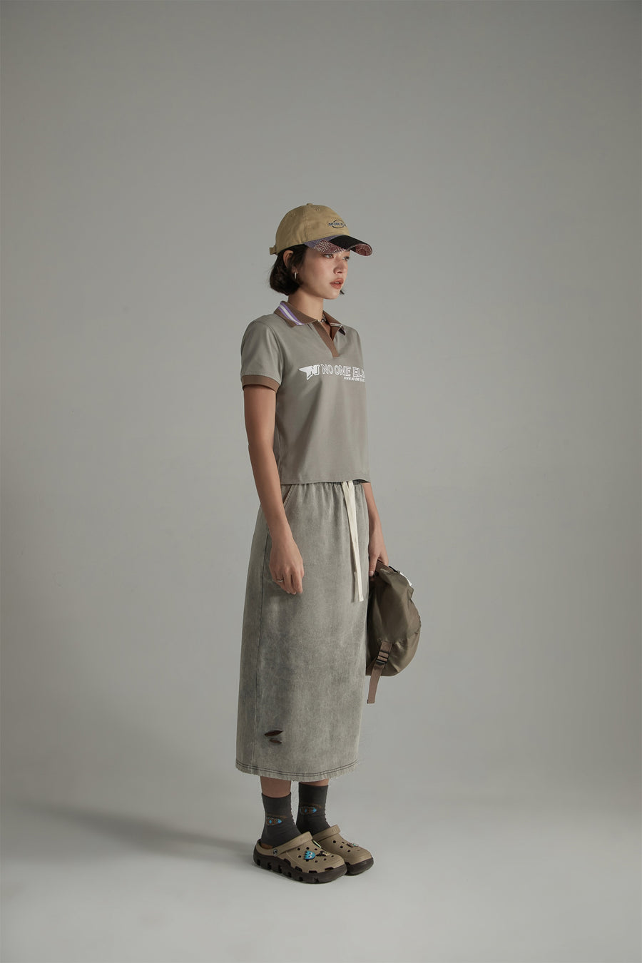 CHUU Open Collar Color Logo Sporty T-Shirt