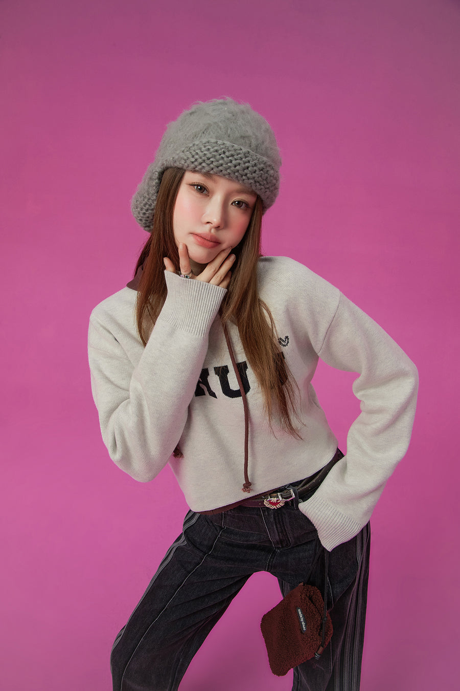 CHUU Simple Logo Crop Knit Top