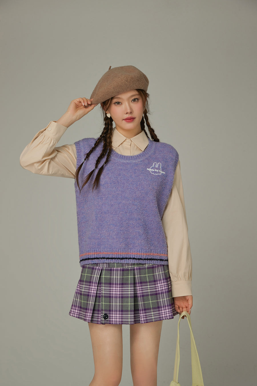 CHUU Color Embroidery Sleeveless Knit Sweater