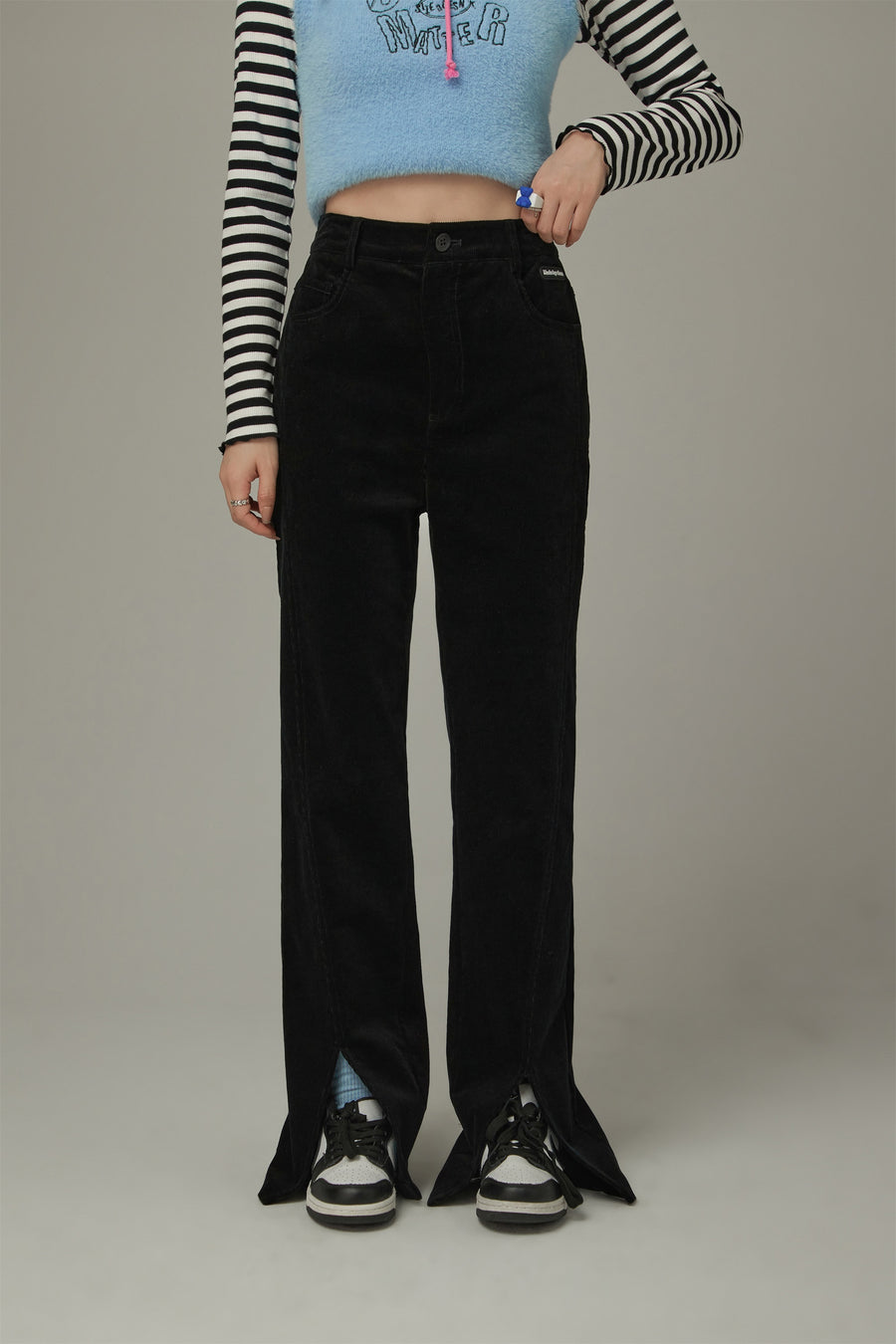 CHUU Slit Corduroy Pants