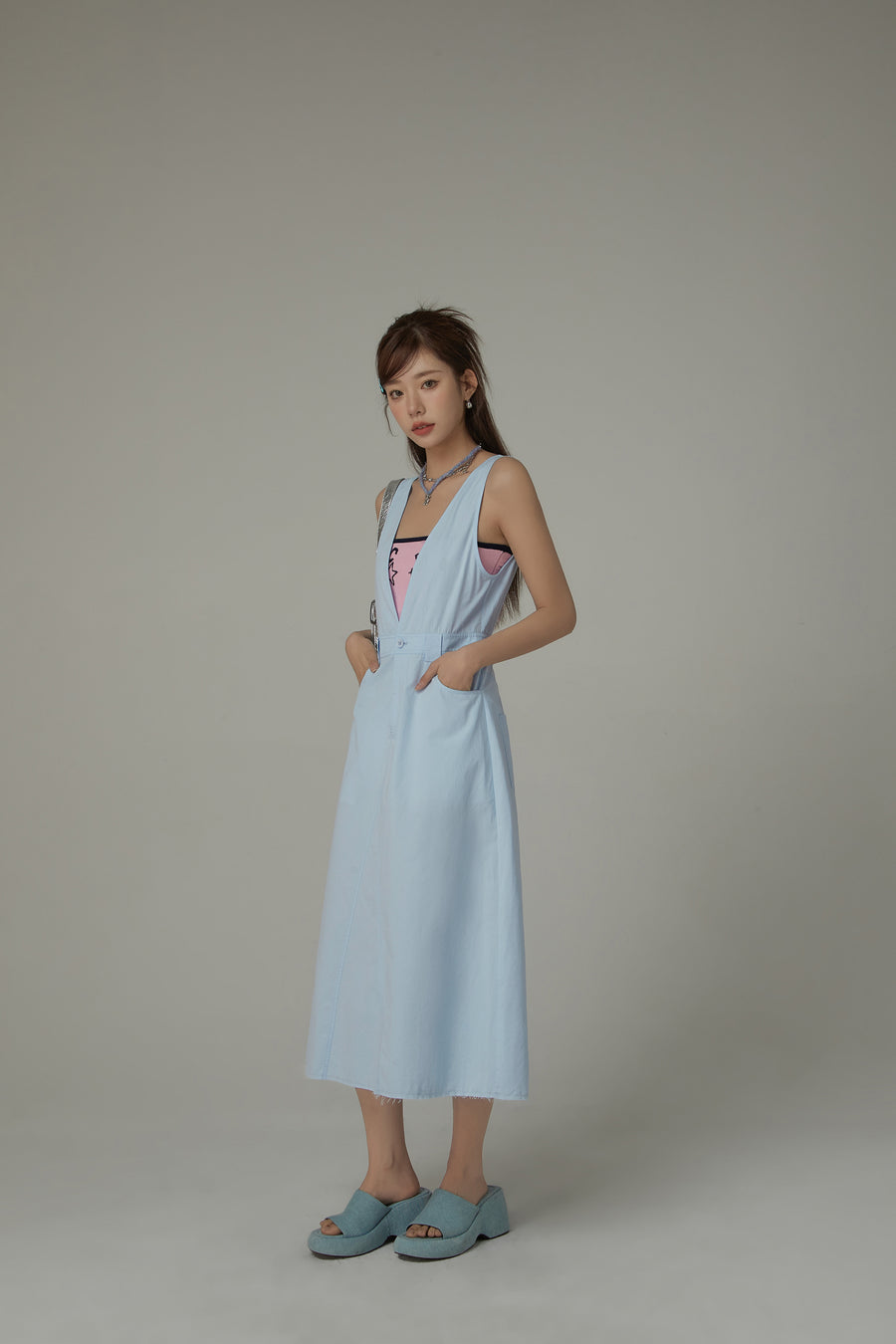 CHUU Backtie Dip V Neck Sleeveless Long Dress