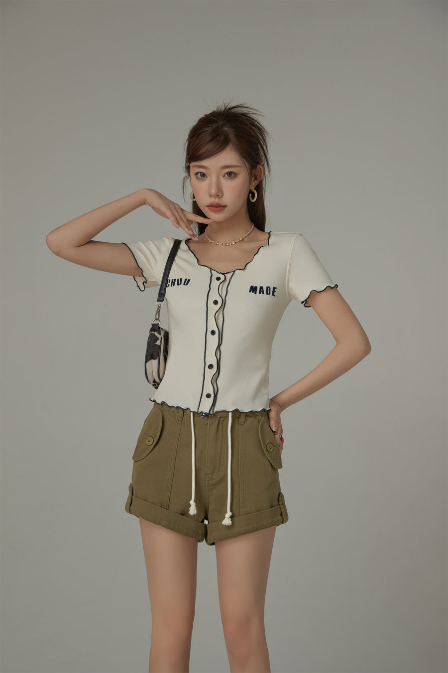 CHUU Color Ruffle Lining Button Slim Top