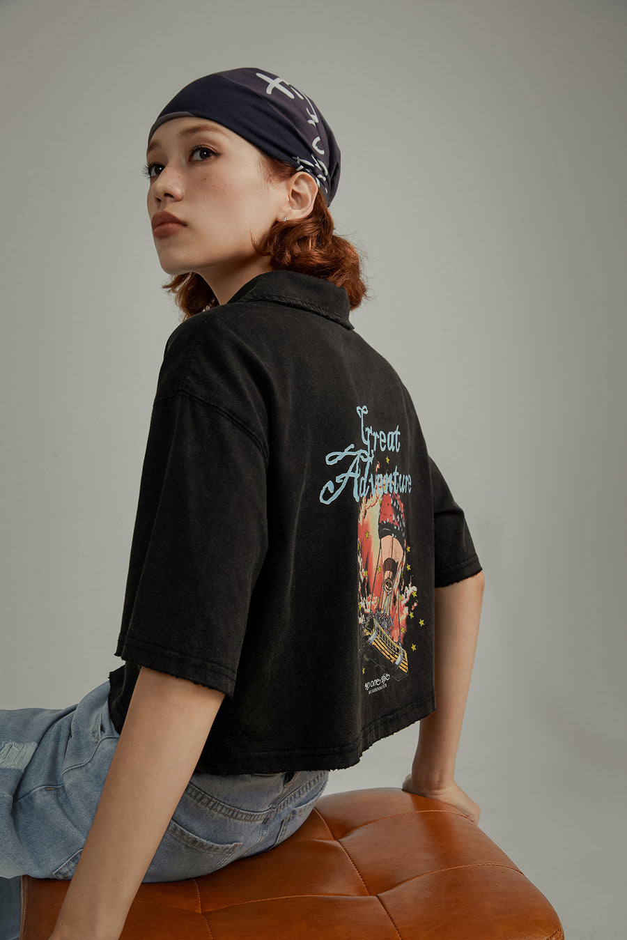 CHUU Great Adventure Back Print Open Collar Top