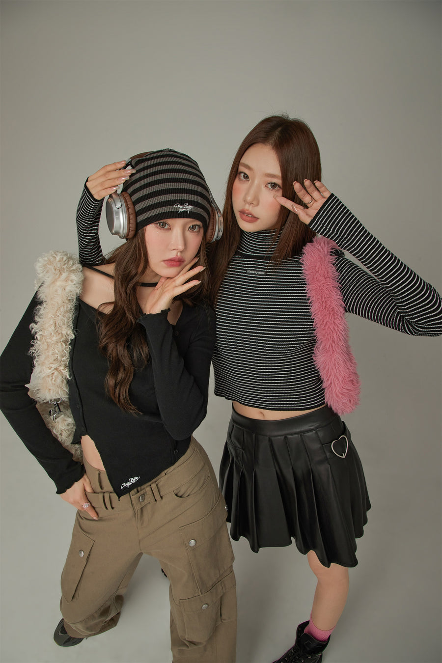 CHUU Striped Crop Turtle Neck Knit Top