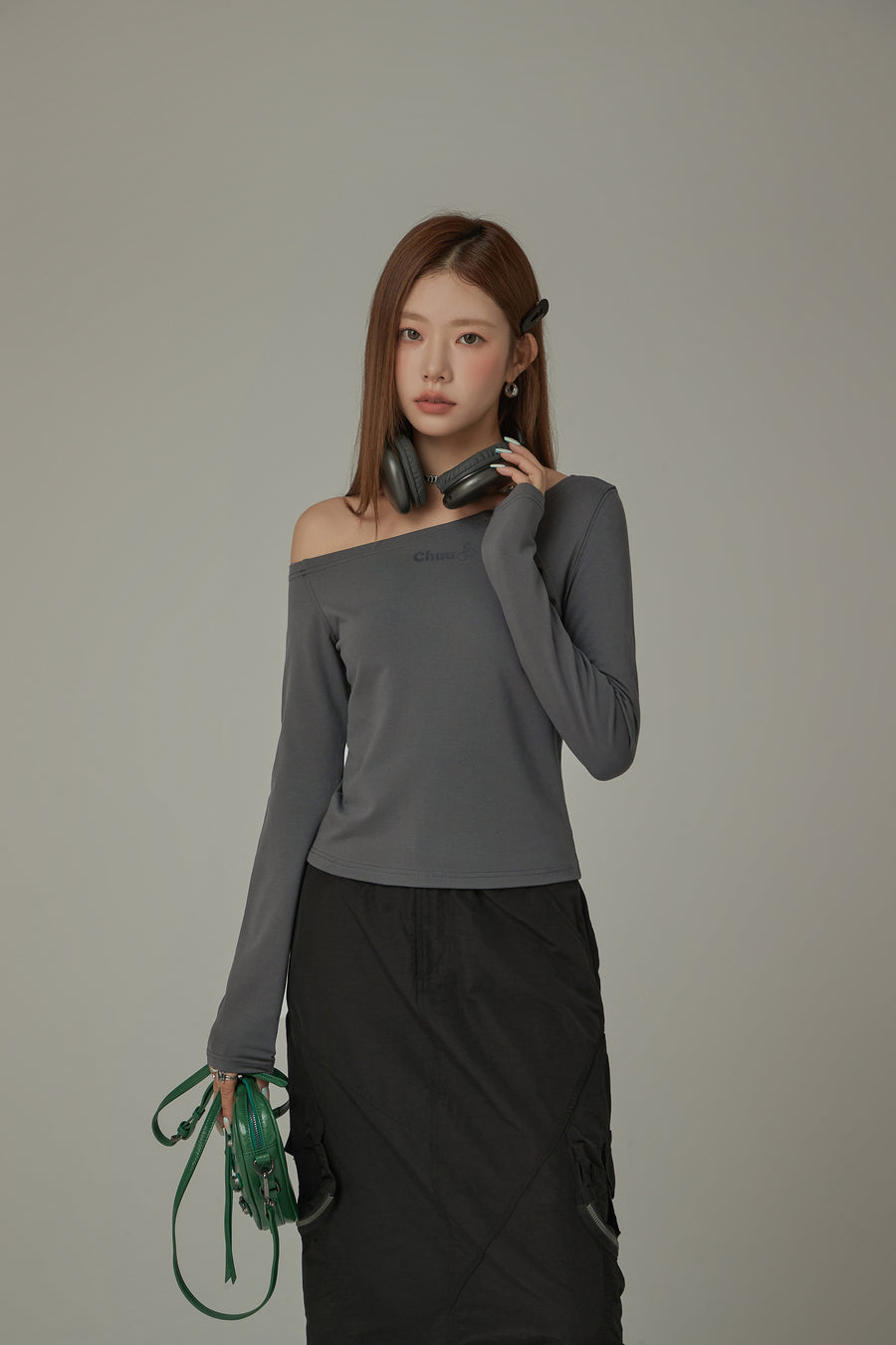 CHUU Logo One Shoulder Unbalanced T-Shirt