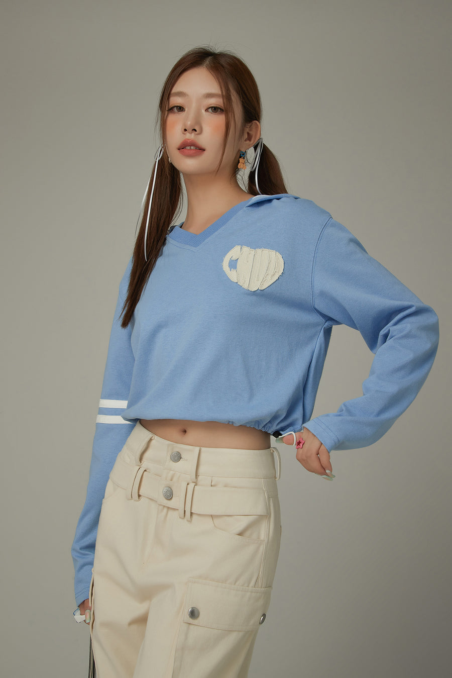 CHUU Logo Heart Crop Hoodie