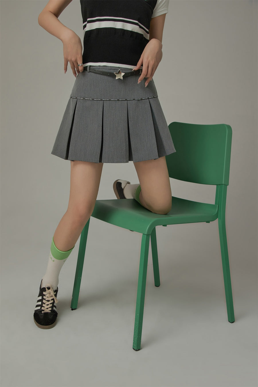 CHUU Daily Belt Loops Pleated Mini Skirt