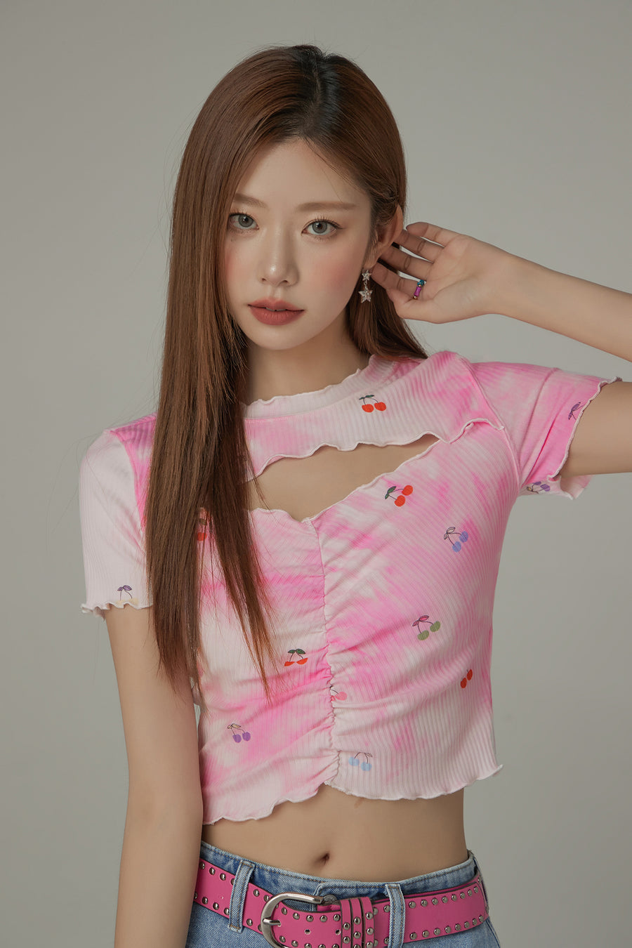 CHUU Tie-Dye Printed Cherries Key Hole Slit Crop Top