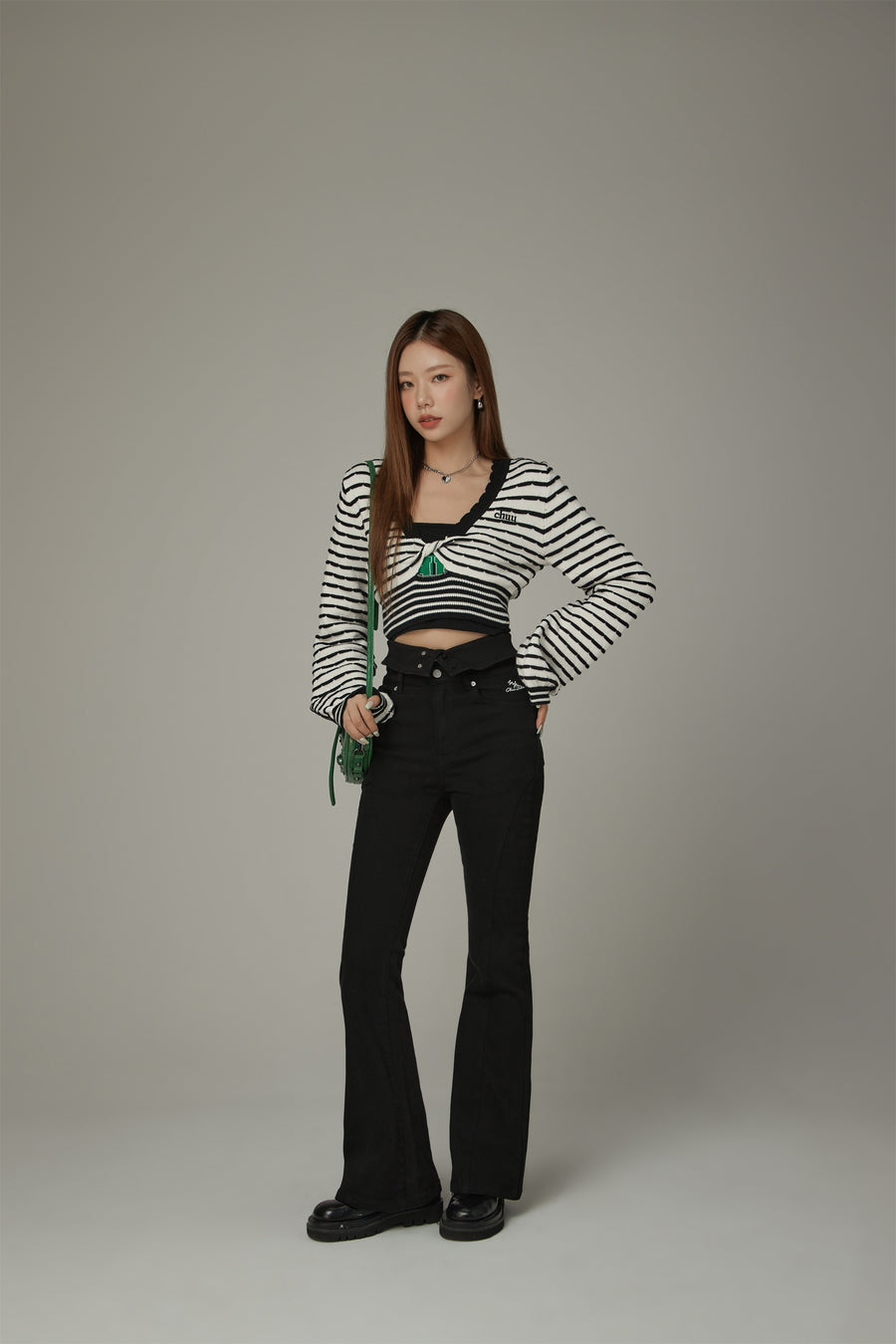 CHUU Logo Button Bootcut Jeans