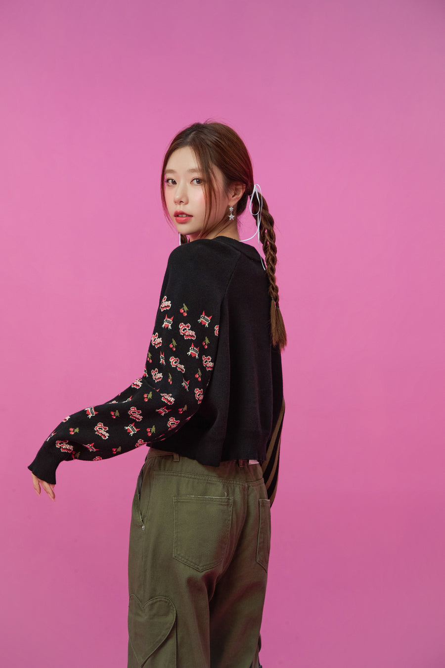 CHUU Heart Cutout Two Patterns Knit Sweater