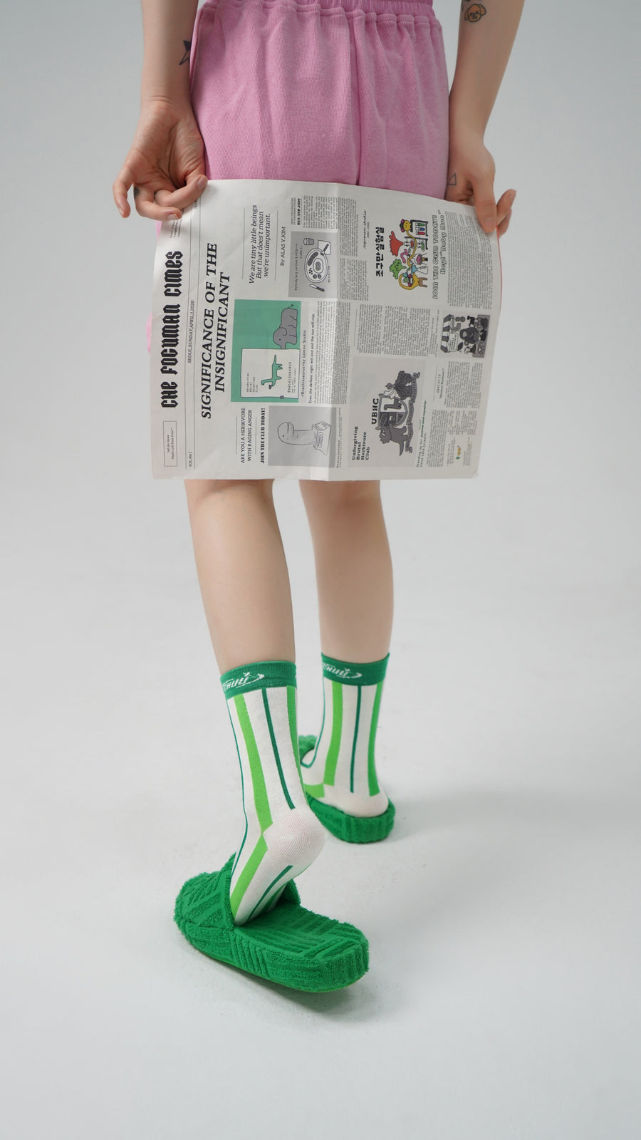 CHUU Logo Frilly Lined Ribbed High Socks