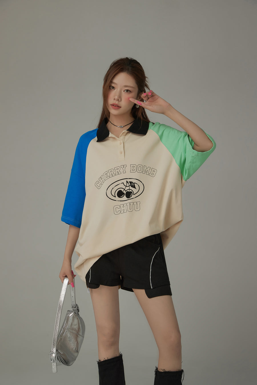 CHUU Cherry Bomb Contrast Raglan Loose Fit T-Shirt