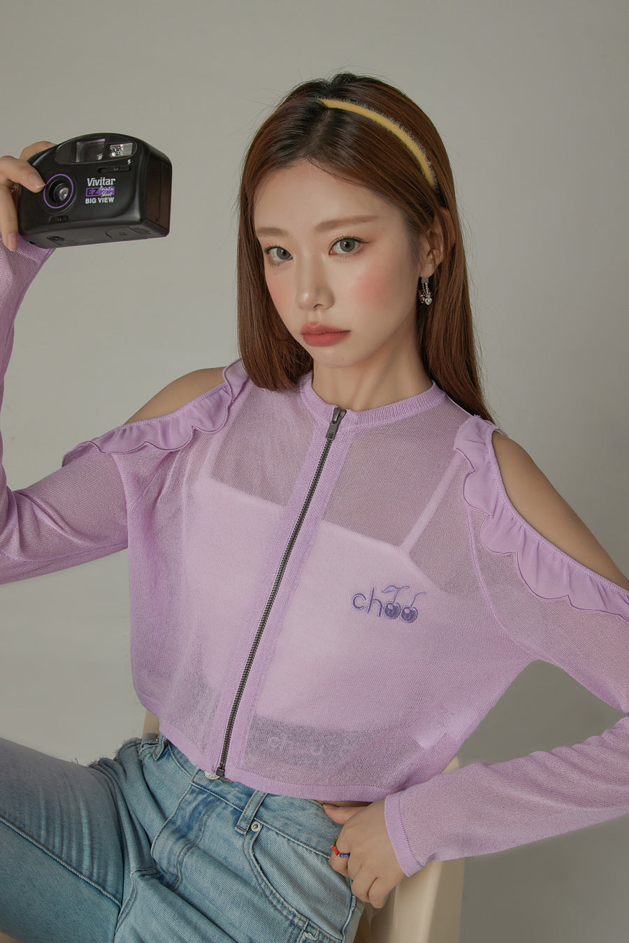 CHUU Frilly Off The Shoulder Zip-Up Cardigan