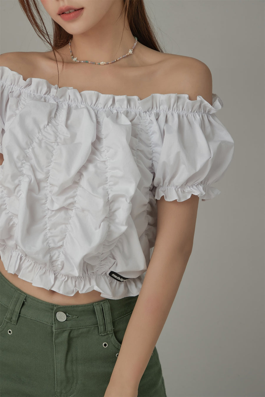 CHUU Shirred Puffy Sleeve Cropped Blouse