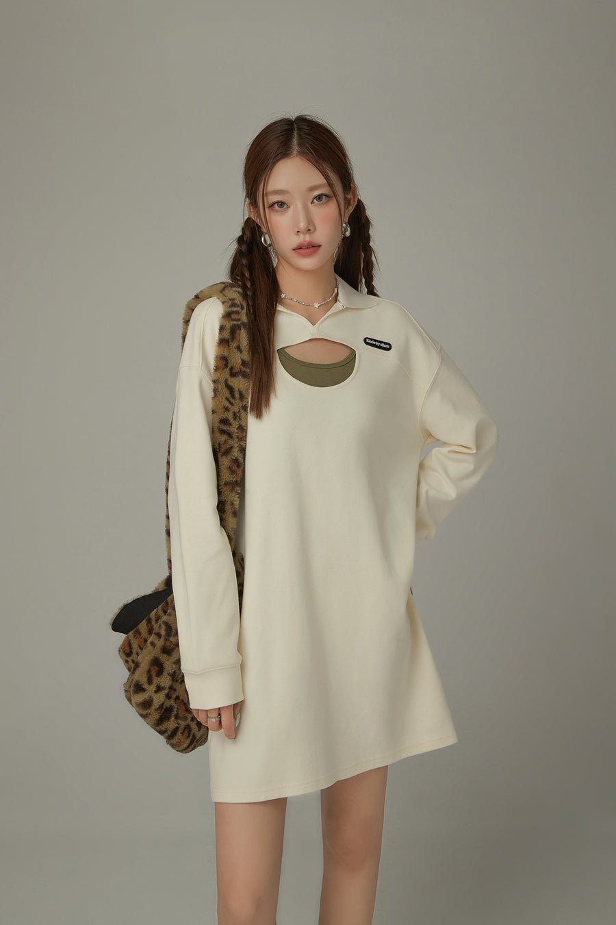 CHUU Open Collar Slit Dress