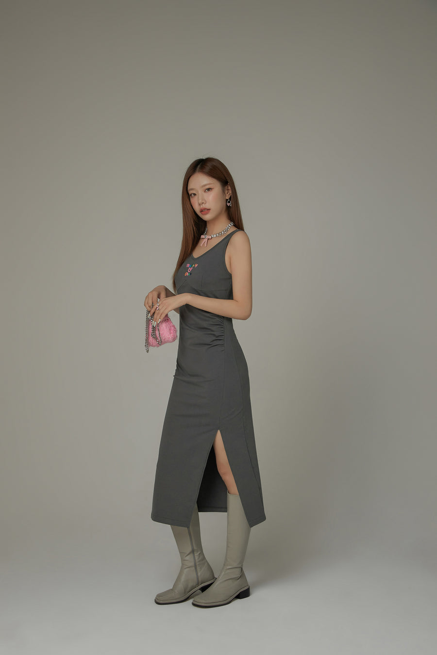 CHUU Rainbow Logo Slit Embroidery Slim Dress