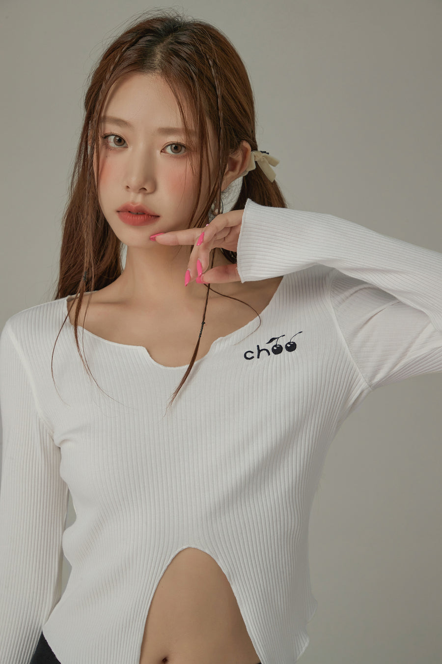 CHUU Color Embroidery Slit Long Sleeve T-Shirt