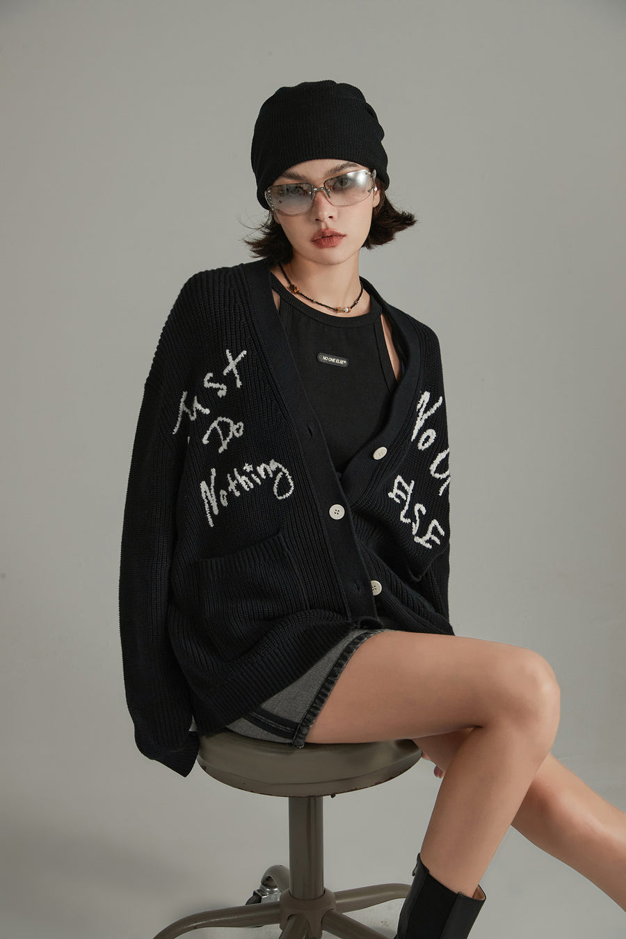 CHUU Lettering Pocket Knit Cardigan