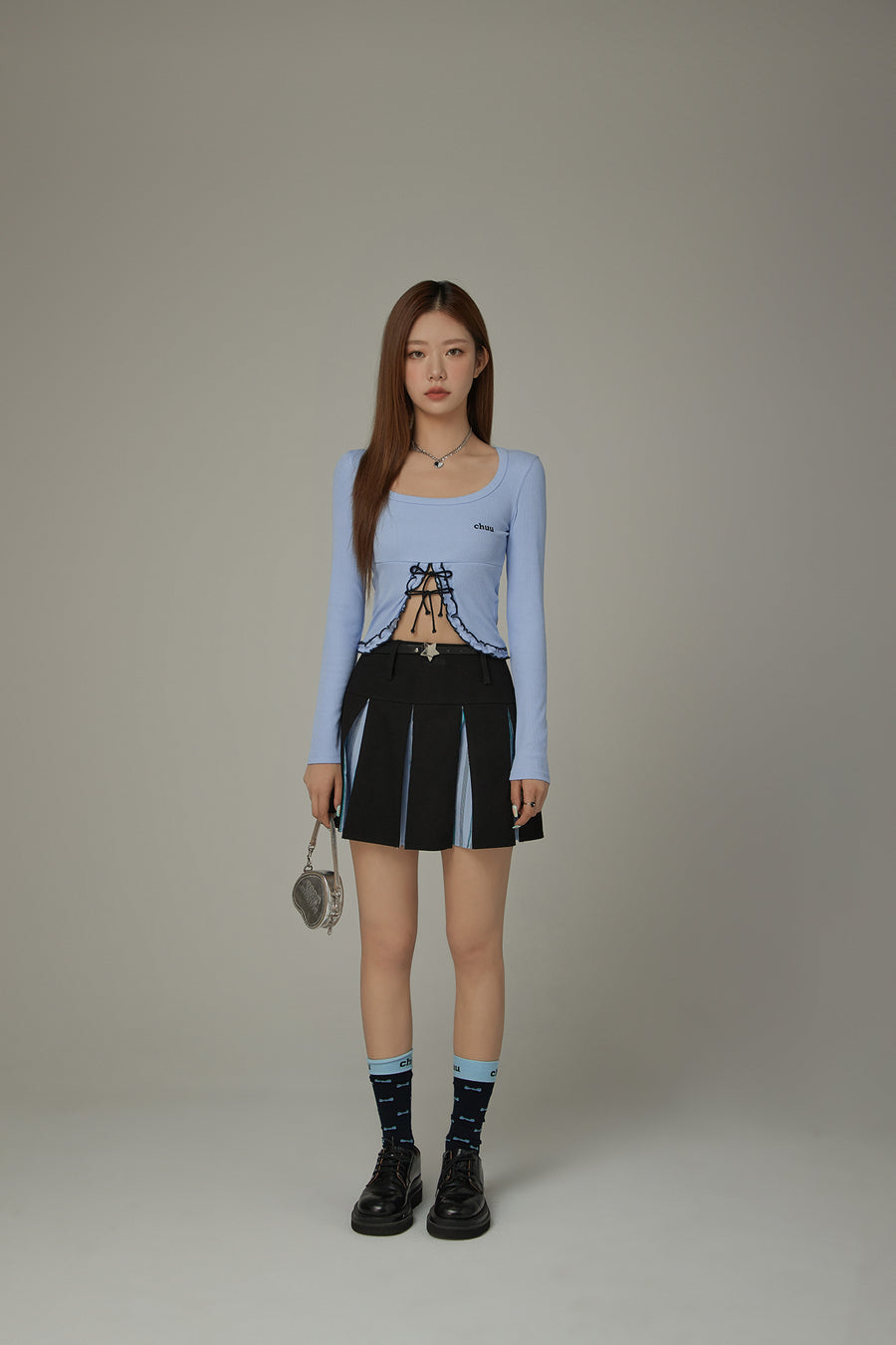 CHUU Ruffle Bow Lace Up Logo Slim Cropped T-Shirt