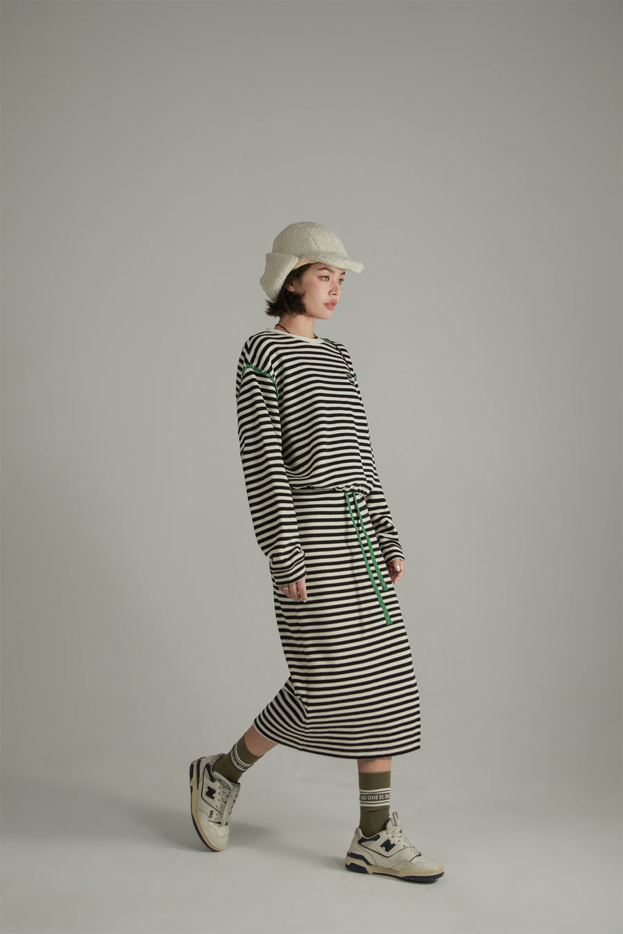 CHUU Slit Stripe Long Skirt