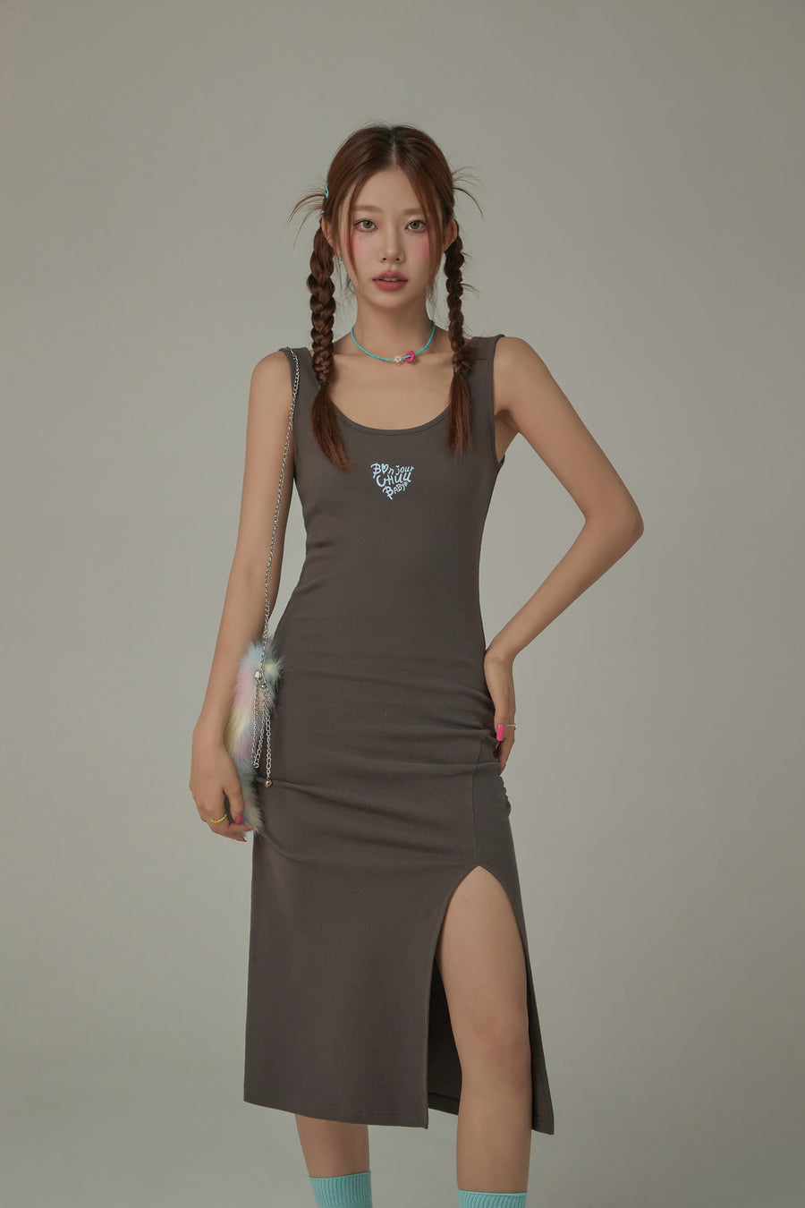 CHUU Logo Slit Sleeveless Slim Dress