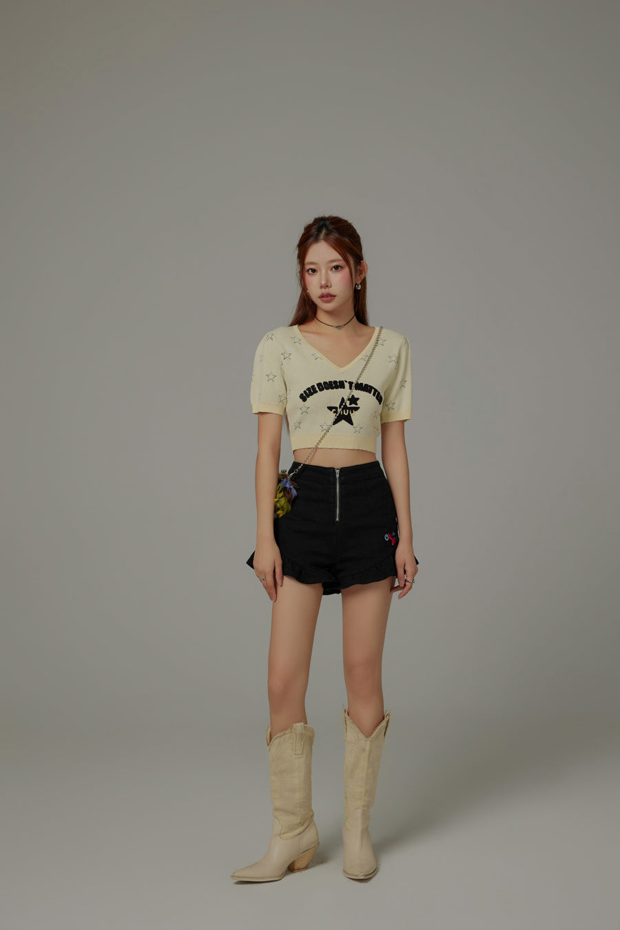 CHUU Ruffled Embroidered Letter Zipper Denim Shorts