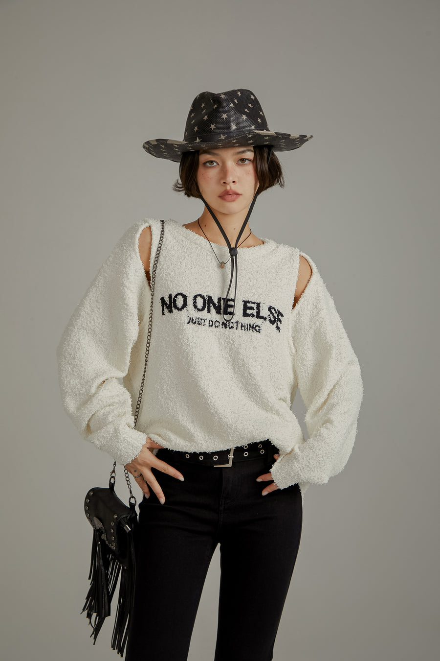 CHUU Logo Shoulder Split Loose Knit Sweater