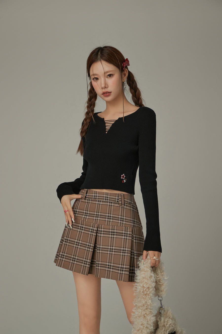 CHUU Embroidered Crop Knit Top