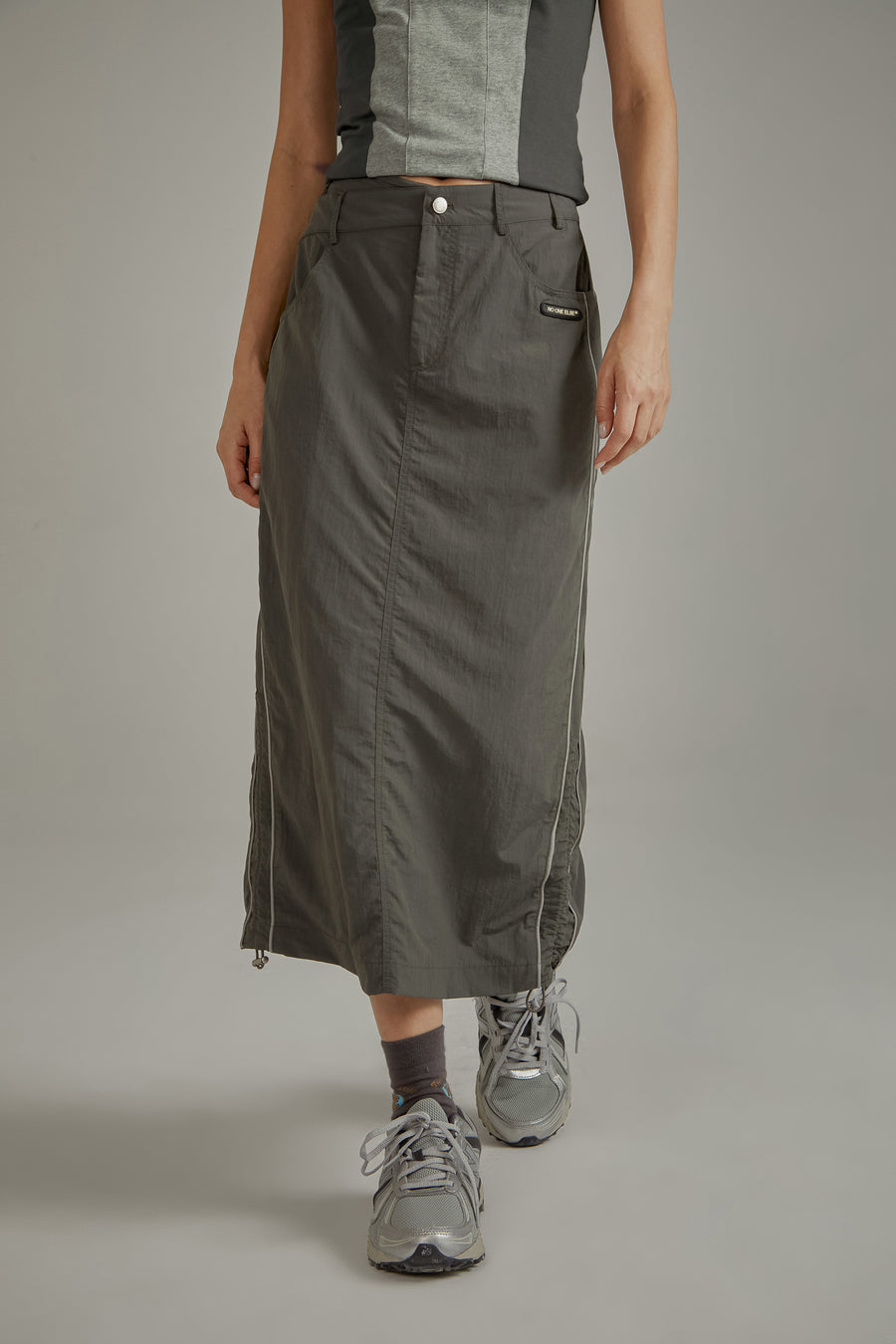 CHUU Retro Solid Color Drawstring Long Skirt