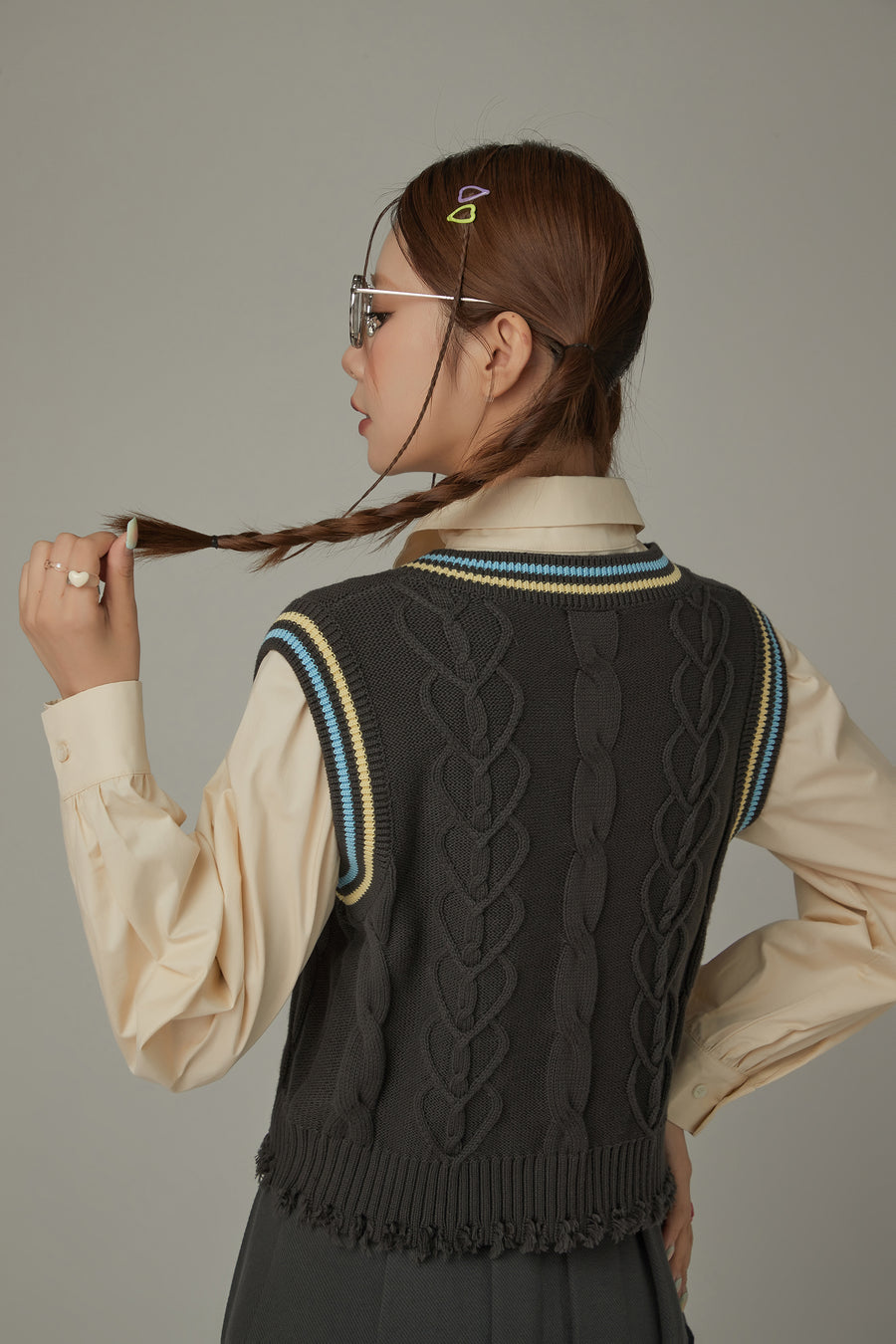 CHUU Heart Twist Knit Sweater Vest