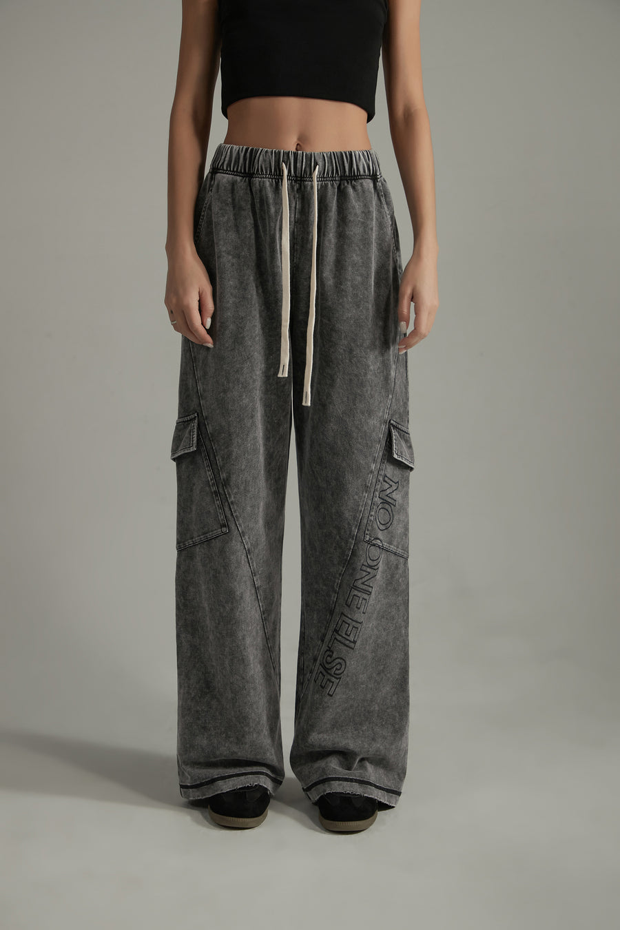 CHUU Elastic Waist Casual Diagonal Pocket Wide Leg Pants