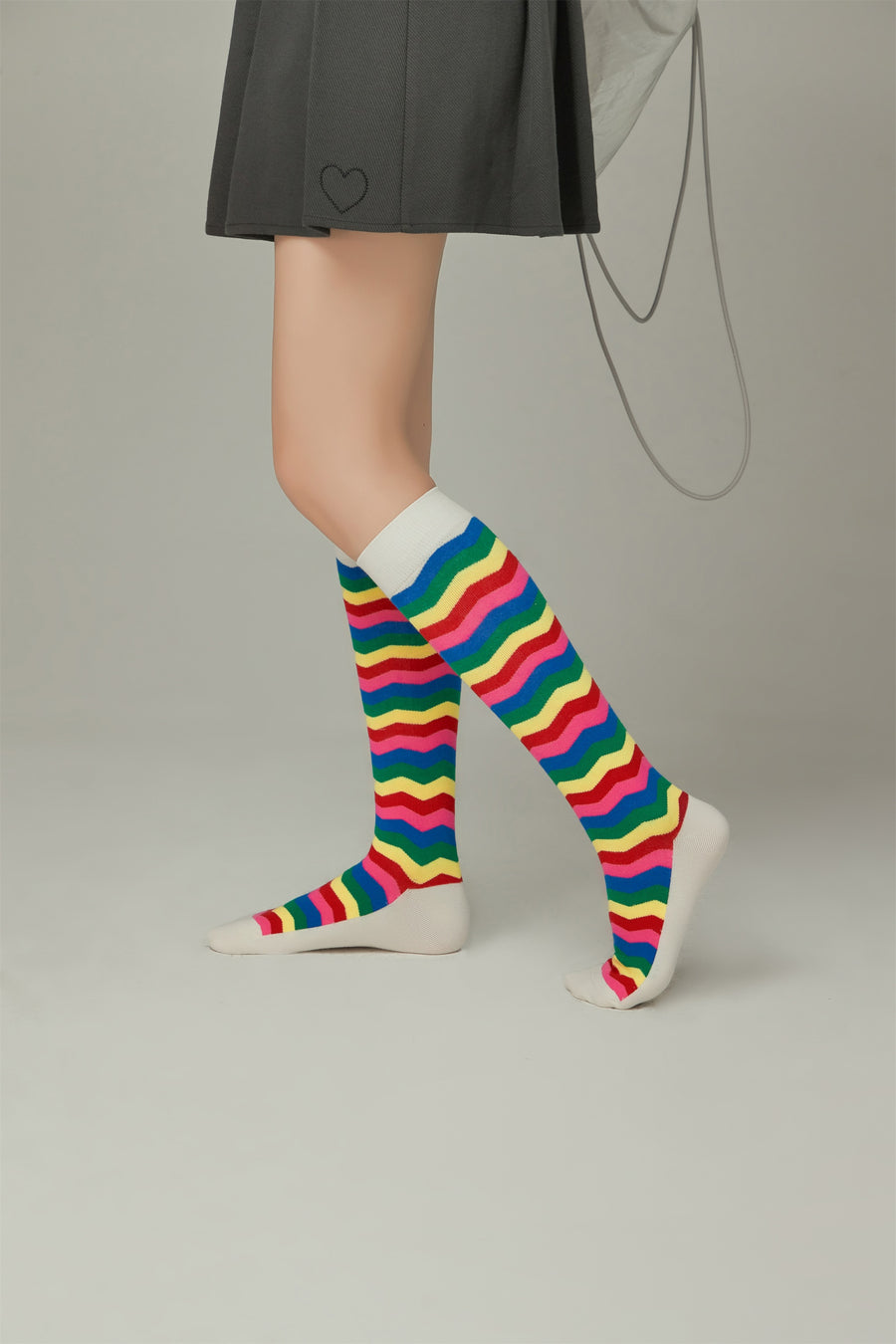 CHUU Rainbow Wave Knee Socks