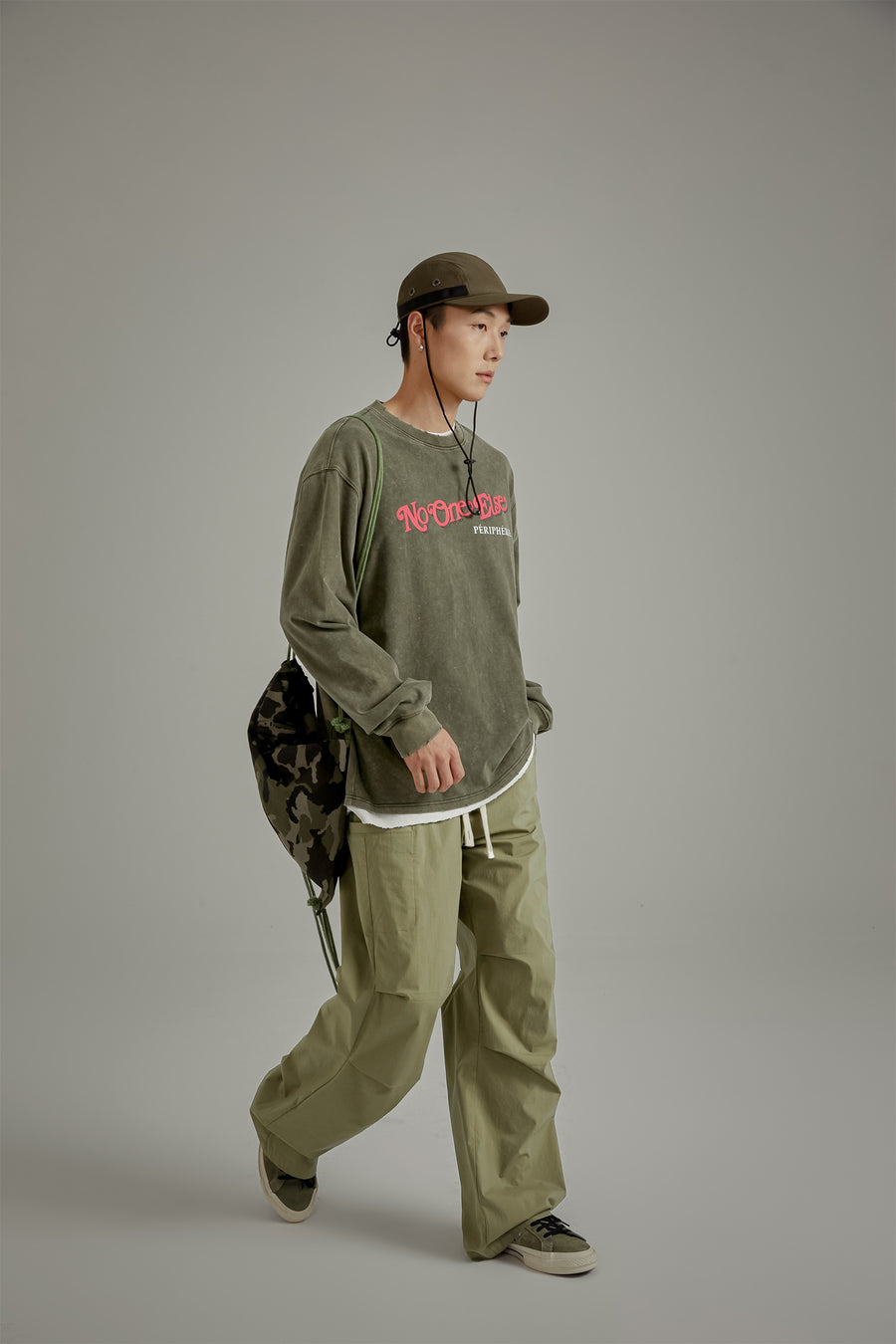 CHUU Solid Color Drawstring Casual Cargo Pants