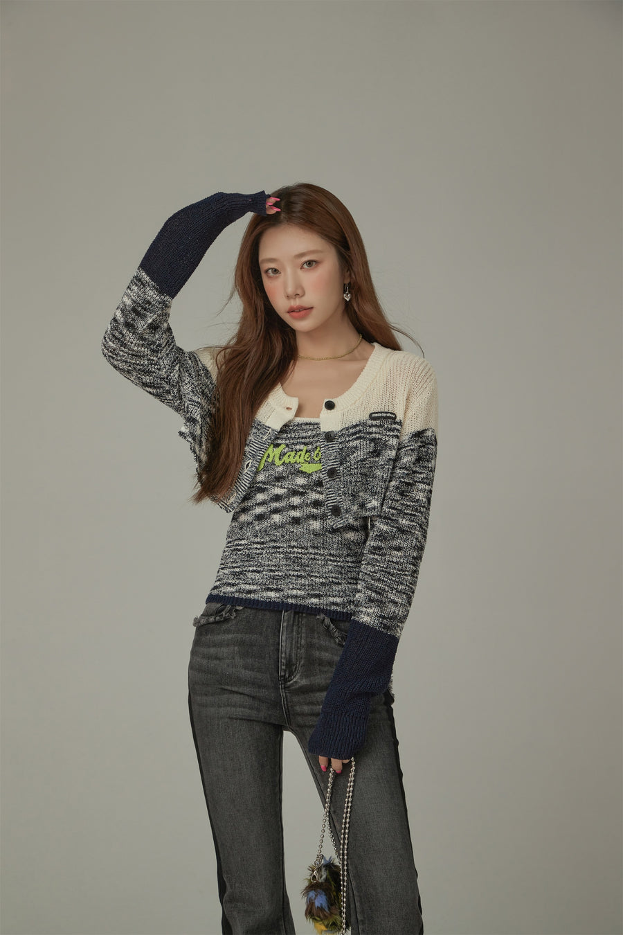 CHUU Contrast Logo Cropped Cardigan