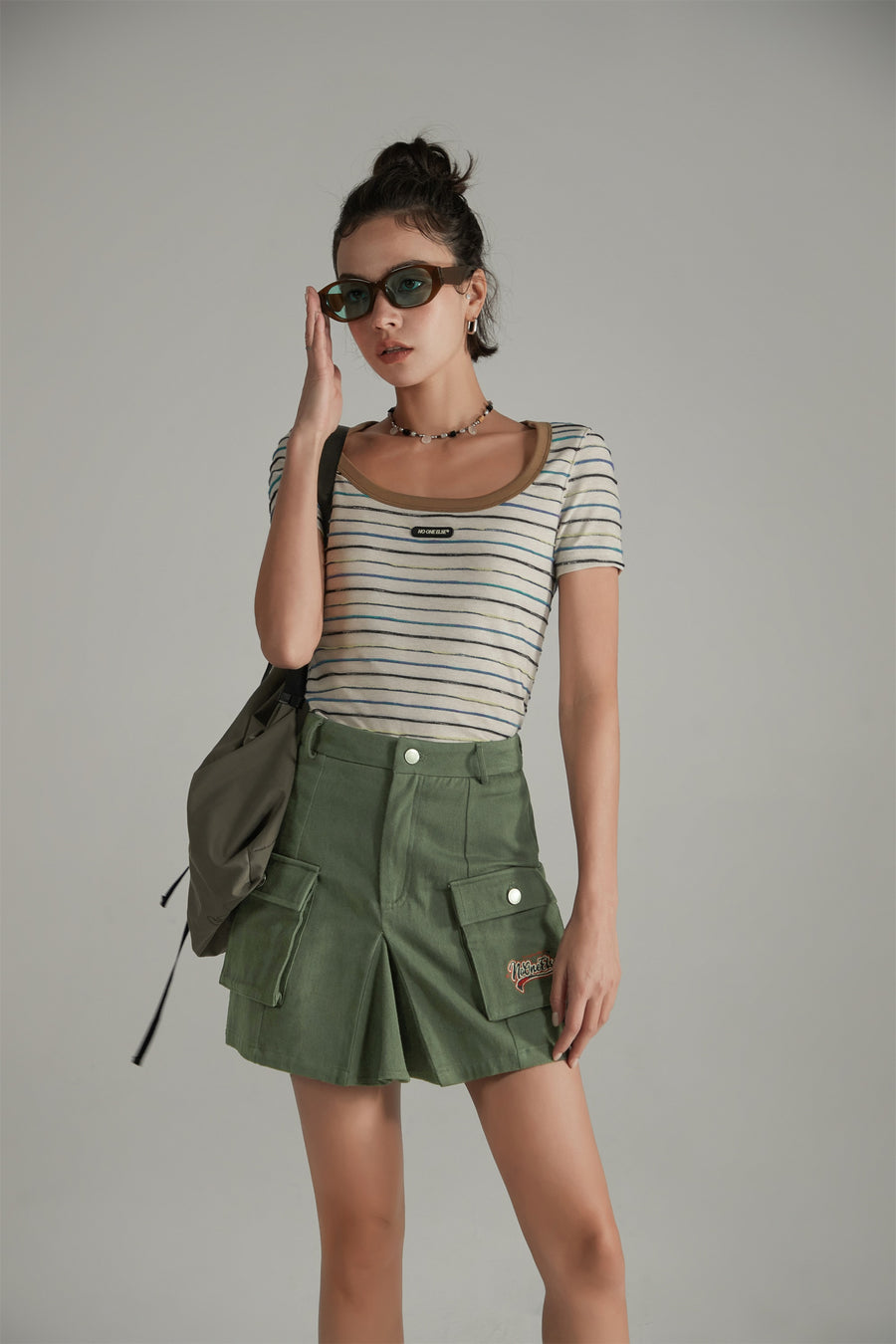 CHUU Simple Slim U-Neck Striped T-Shirt