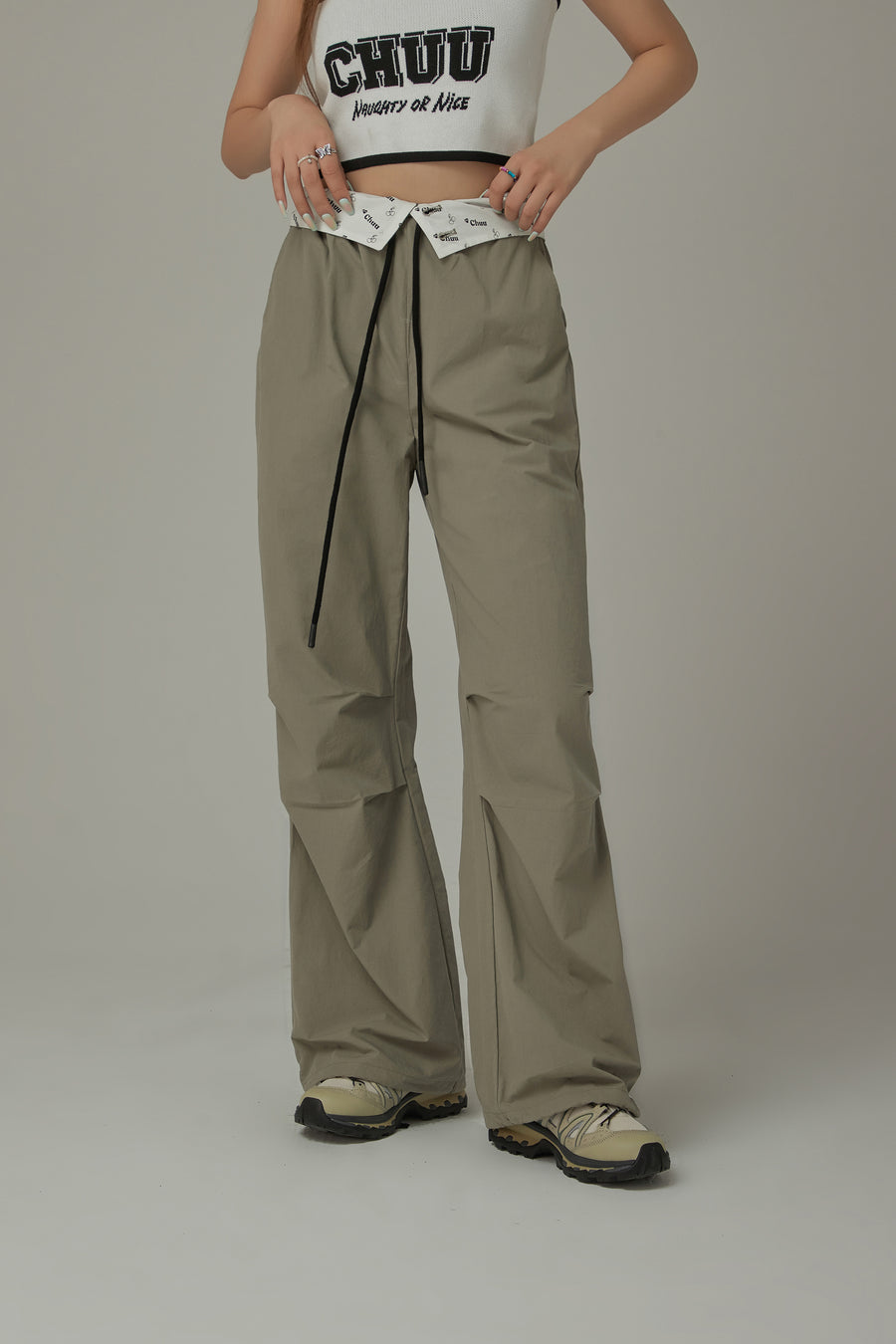 CHUU Color Matching Folded Waist Collar String Pants