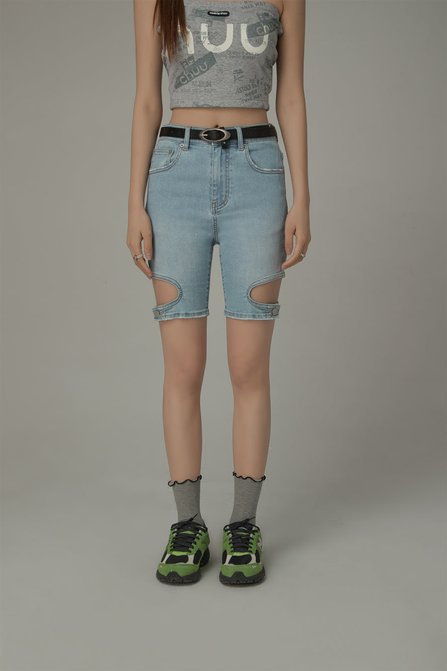 CHUU Side Cut Outs Denim Shorts