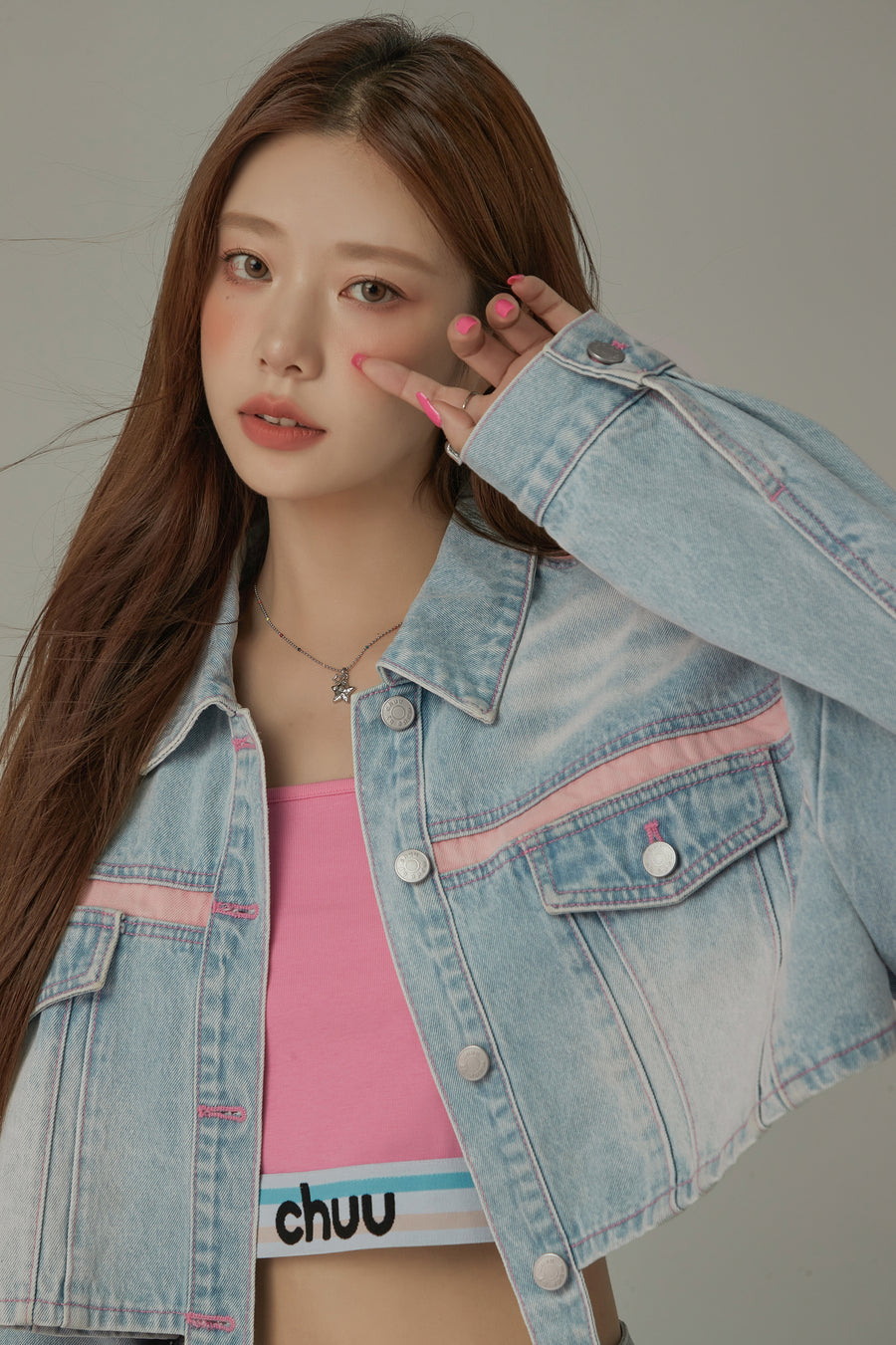 CHUU Pop Of Color Cropped Denim Jacket