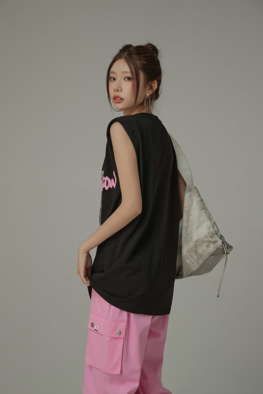 CHUU Over The Rainbow Printed Boxy Sleeveless Mid Length T-Shirt