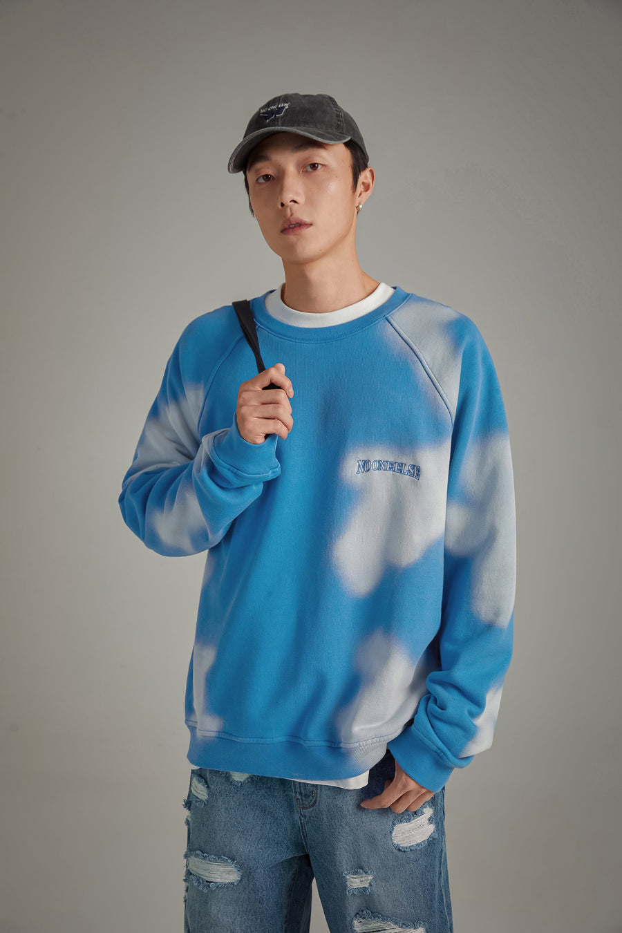 CHUU Sky Logo Sweatshirt