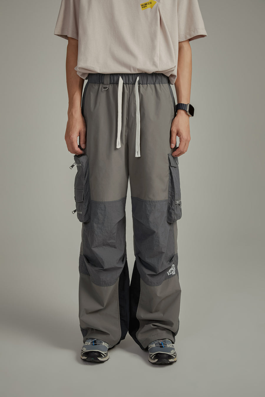 CHUU Color Matching Cargo Pants