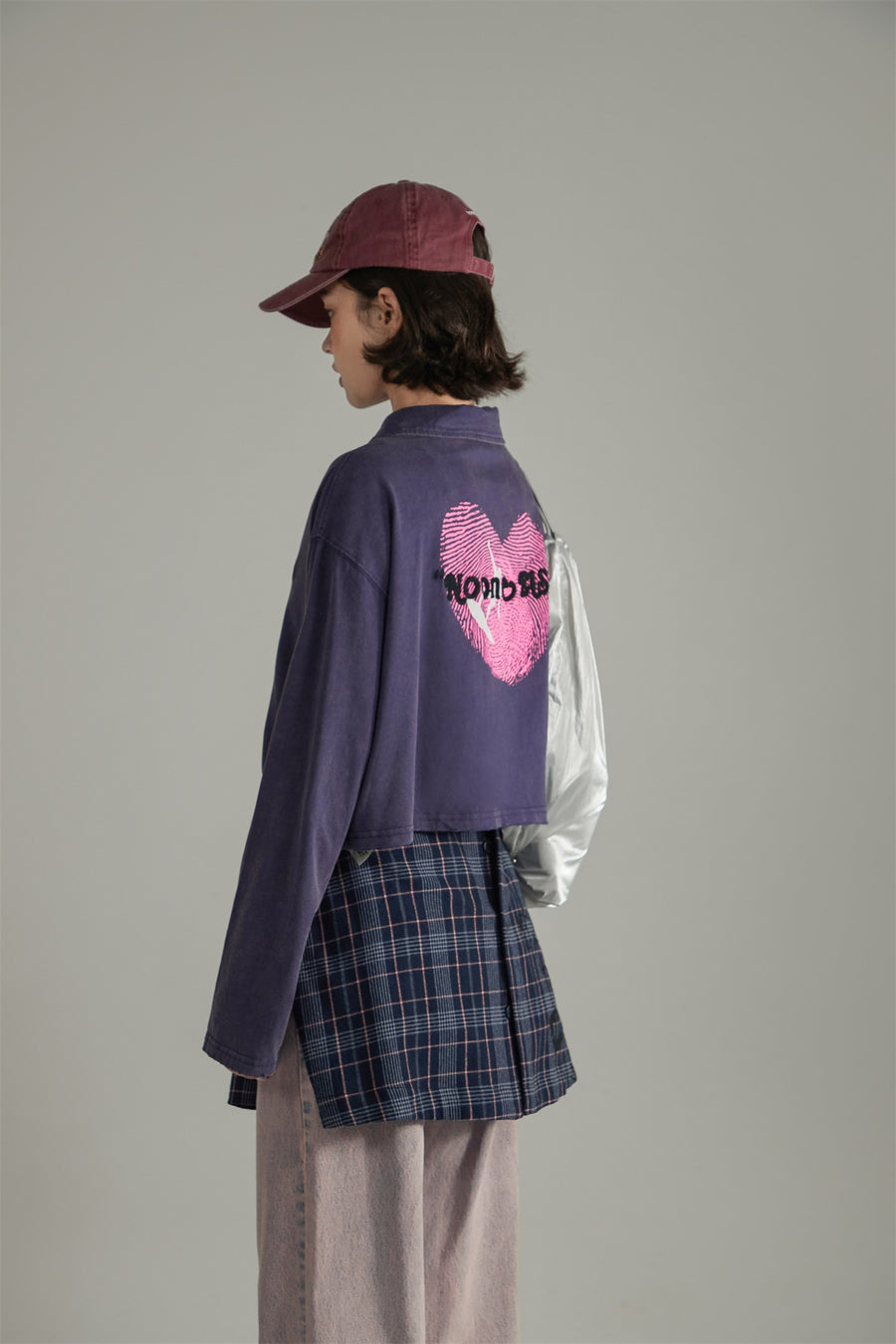 CHUU Heart Back Open Collar Loose Fit T-Shirt