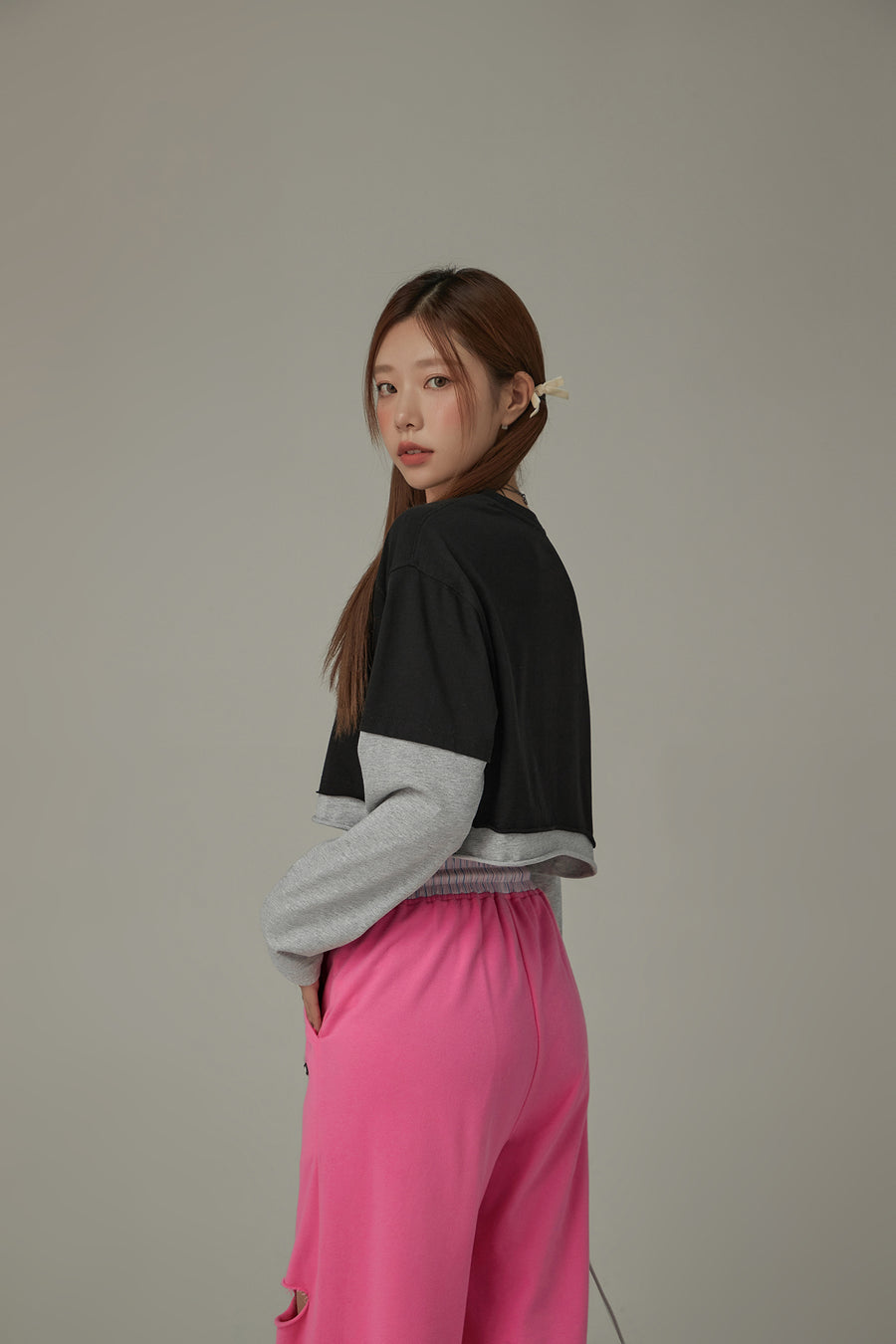 CHUU Color Matching Cropped Logo Long-Sleeve T-Shirt