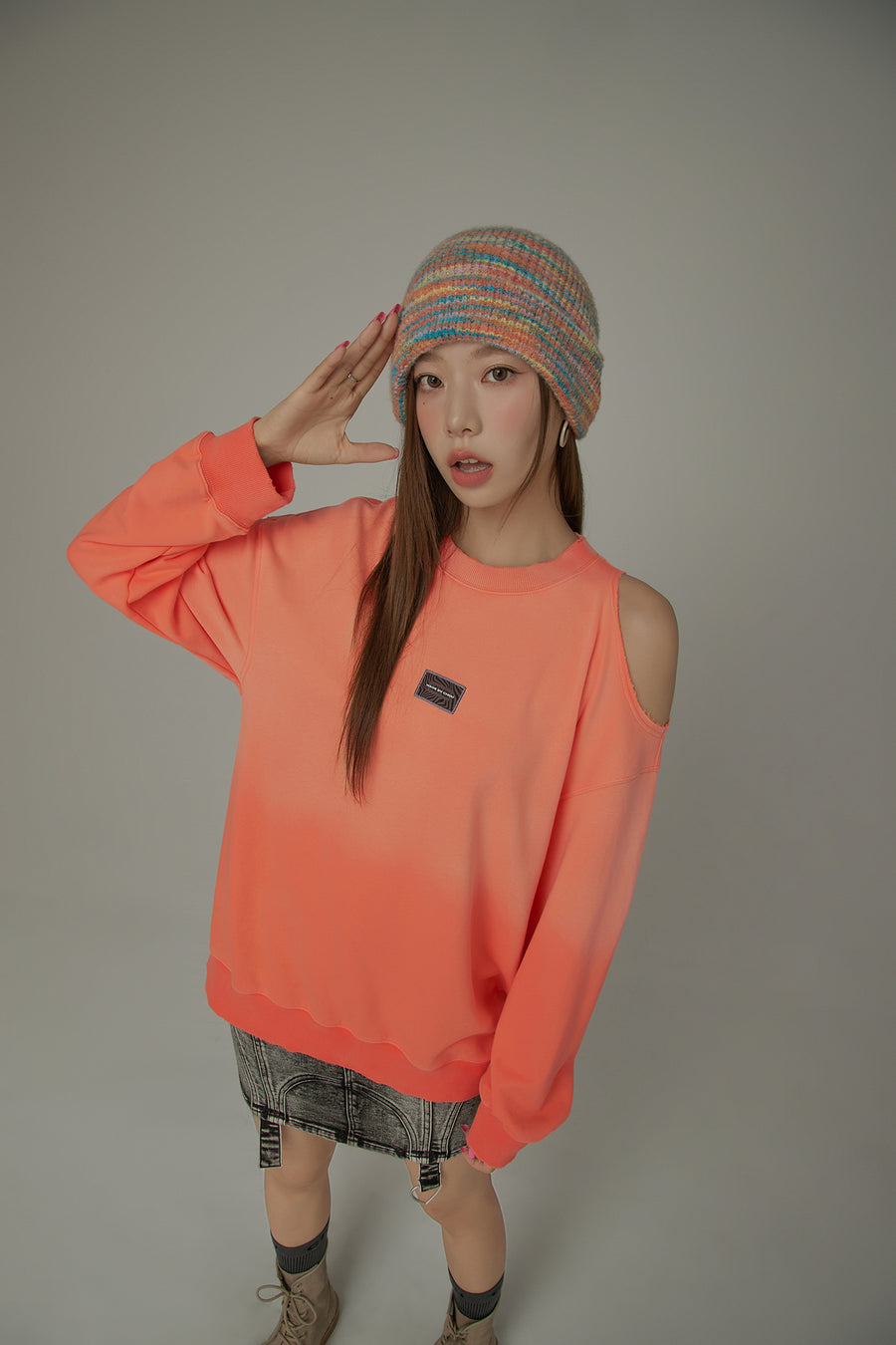 CHUU One Shoulder Cutout Oversized Sweatshirt