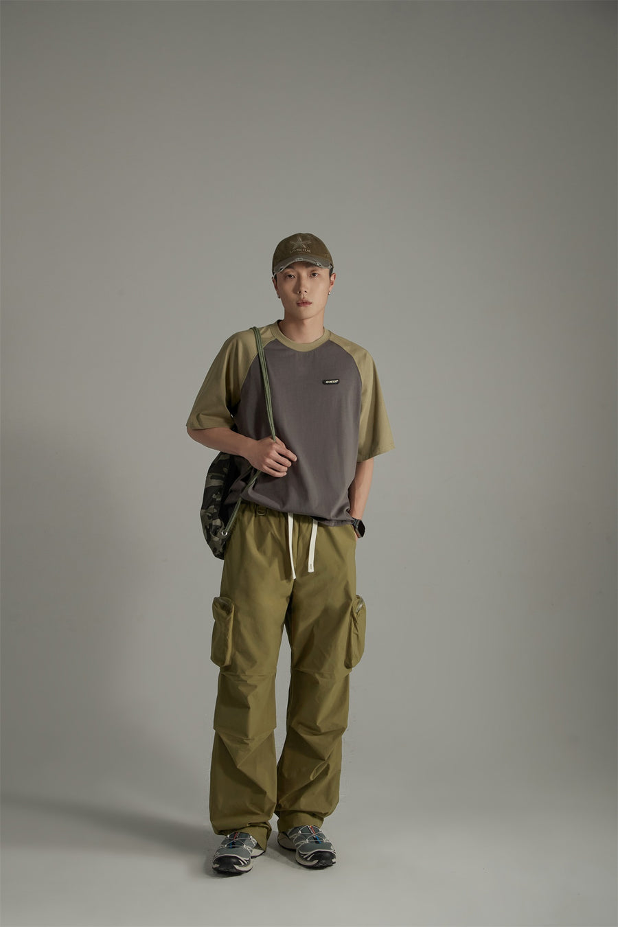 CHUU Casual Drawstring Wide Cargo Pants