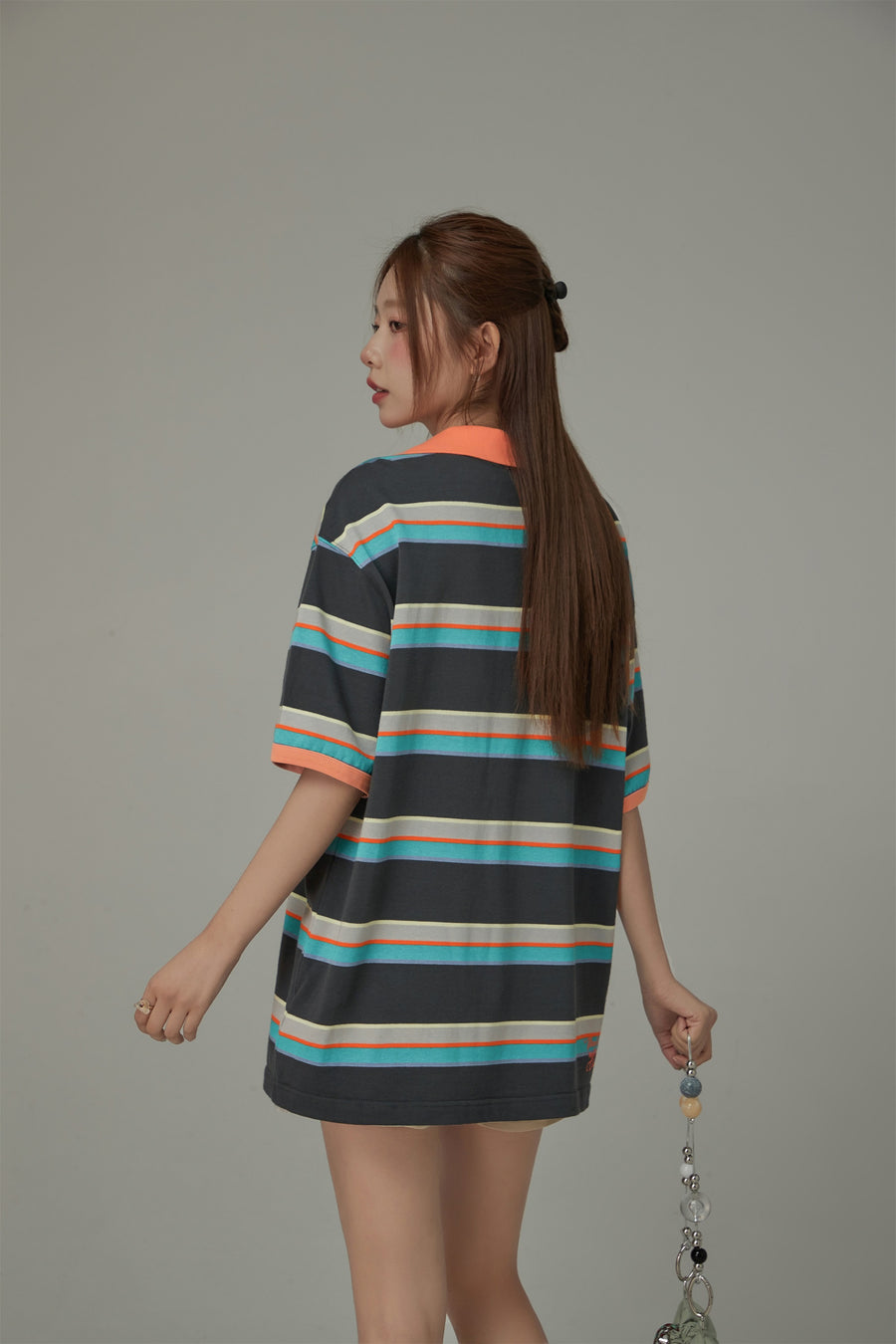 CHUU Chuu Babe Color Neck Line Stripe Loose Fit T-Shirt