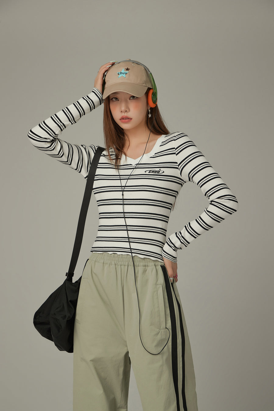 CHUU V-Neck Striped T-Shirt