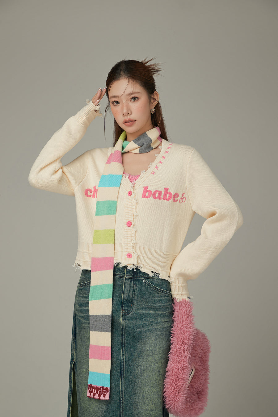 CHUU Logo Distressed Colored Knit Cardigan